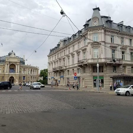 Ferienwohnung Apartmens Near Opera House Odessa Exterior foto