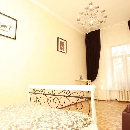 Ferienwohnung Apartmens Near Opera House Odessa Exterior foto