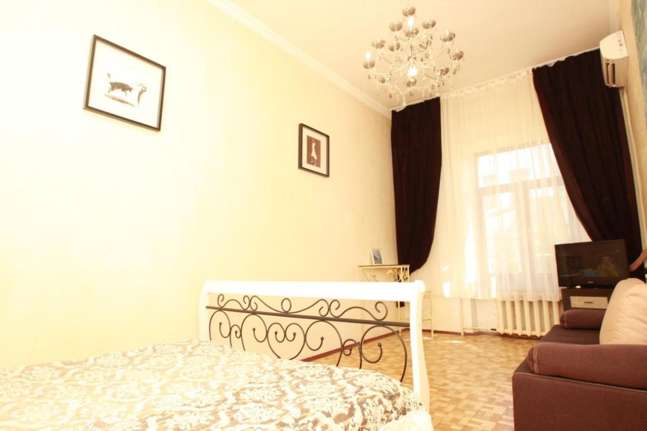 Ferienwohnung Apartmens Near Opera House Odessa Exterior foto