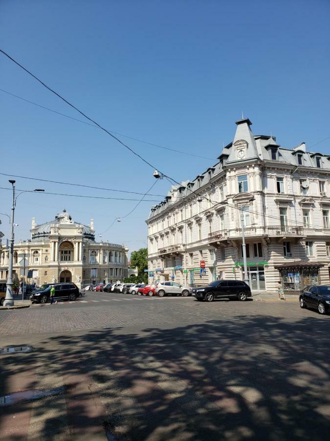 Ferienwohnung Apartmens Near Opera House Odessa Exterior foto